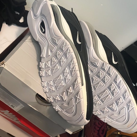 Airmax - Picture 3 of 3